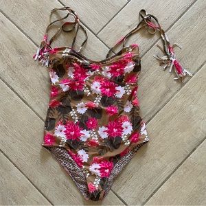 Acacia swimwear Ulumalu in Lei Day size S EUC